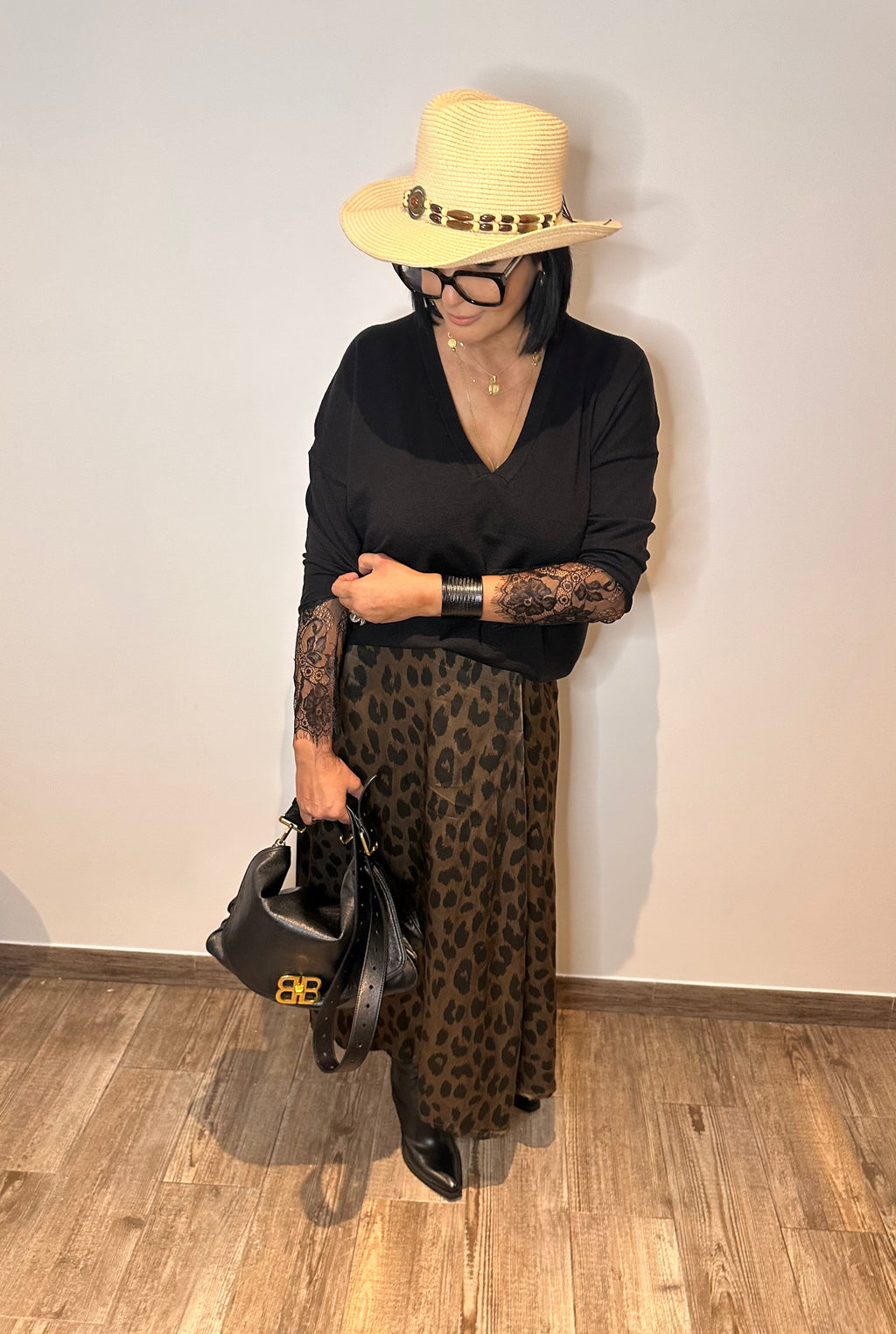 Pull col V noir à dentelle