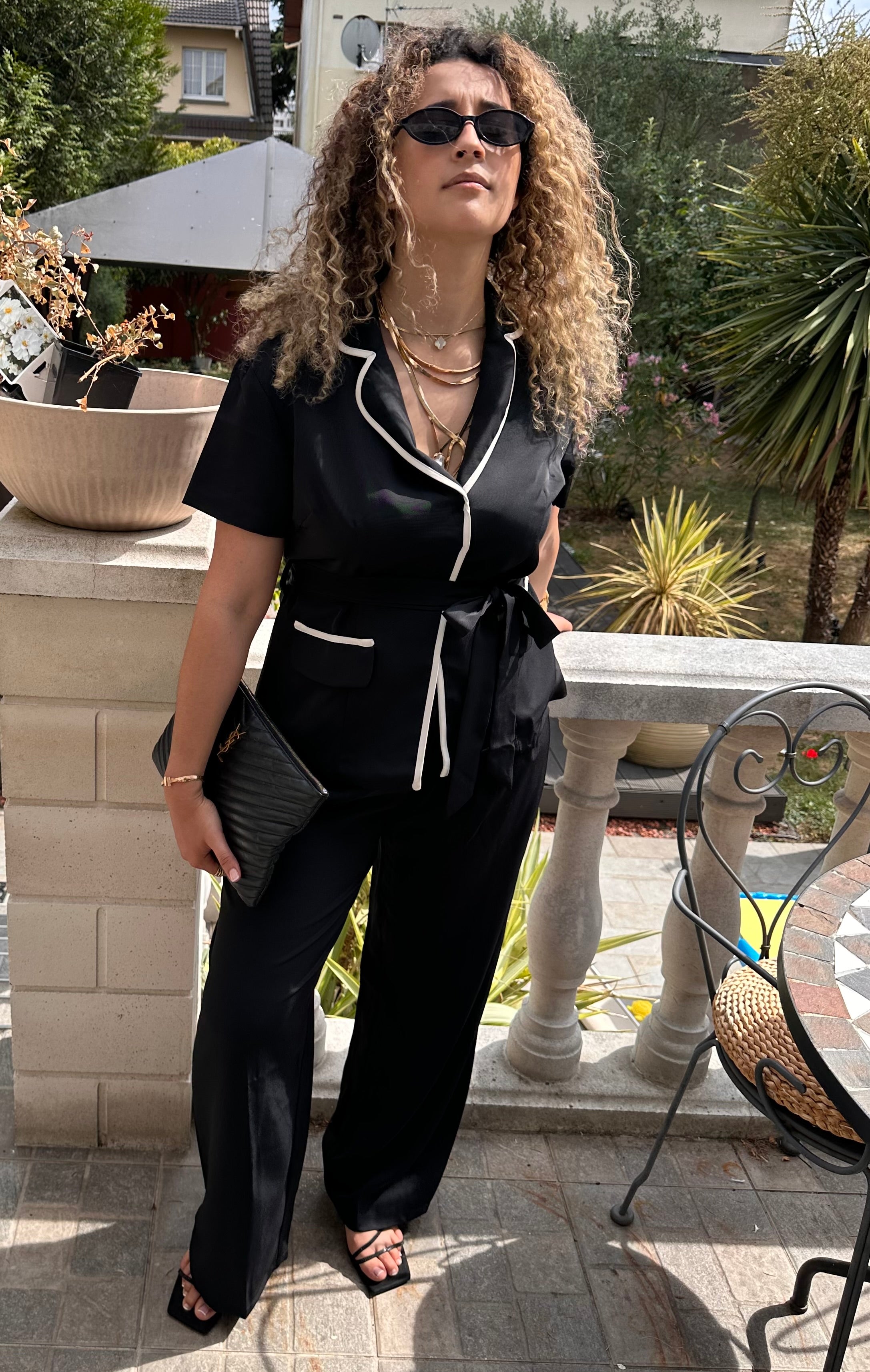Ensemble tailleur noir à liserés écru