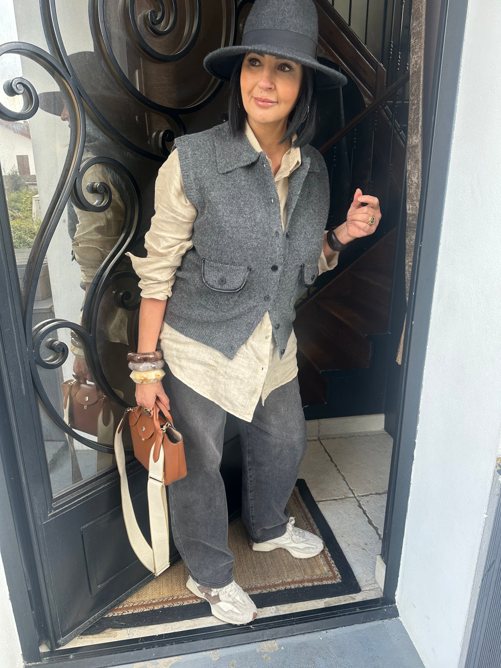 Gilet sans manche en maille gris avec détail poche en simili cuir