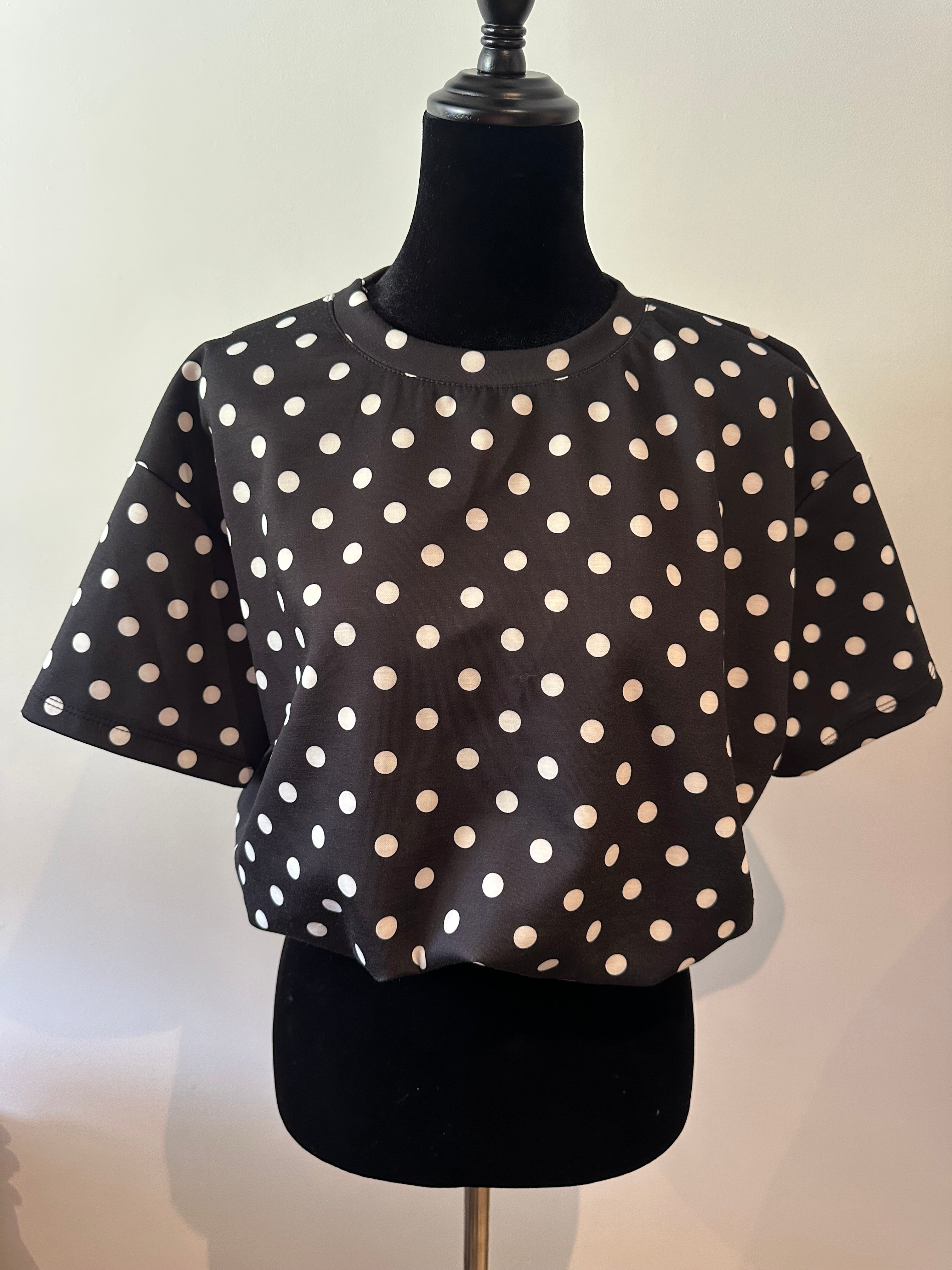 Haut noir à pois