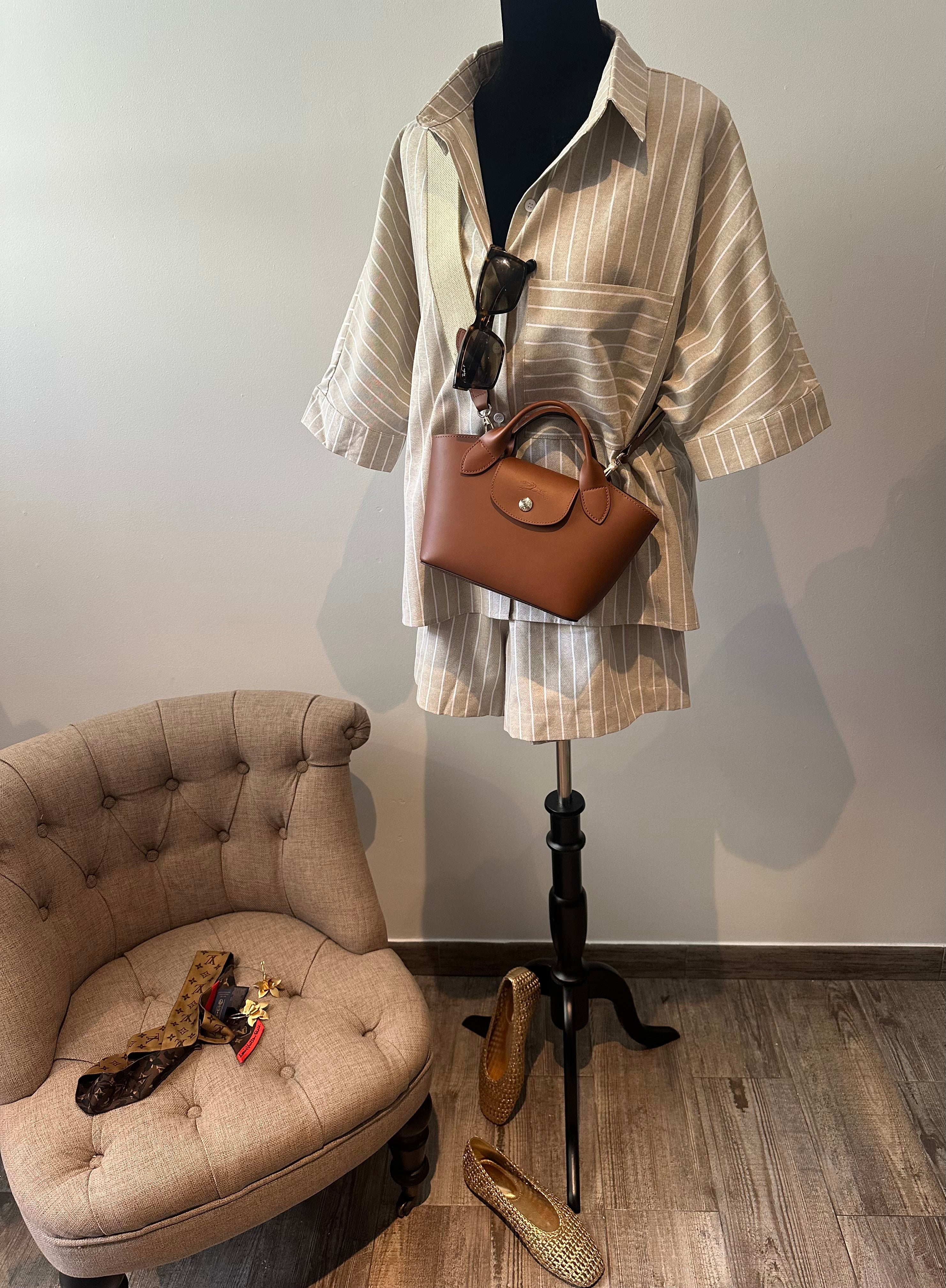 Ensemble chemise + short beige à rayures