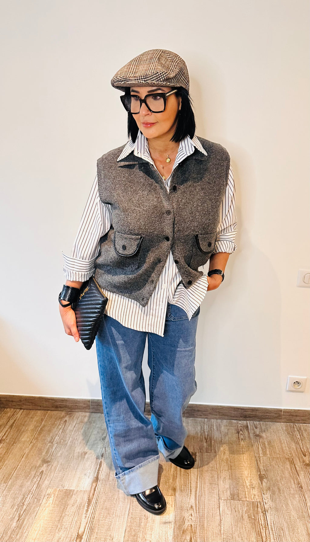 Gilet sans manche en maille gris avec détail poche en simili cuir